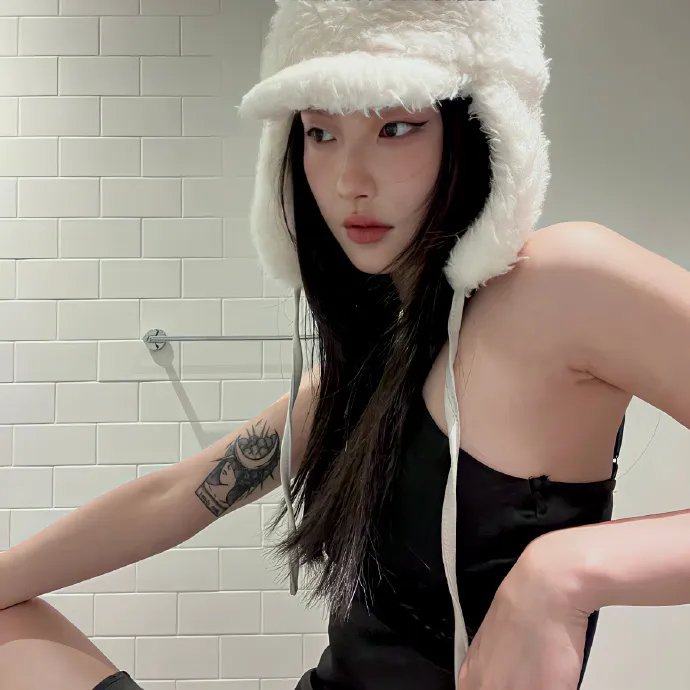 奇怪的她
